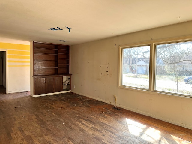 607 S Skyline Dr, Carbondale, IL 62901 - spare room featuring visible vents, baseboards, and wood finished floors