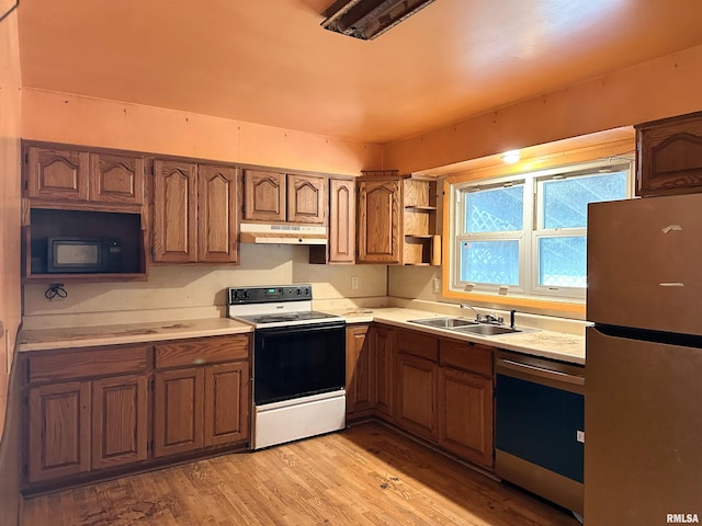 607 S Skyline Dr, Carbondale, IL 62901 - kitchen with freestanding refrigerator, a sink, electric range oven, under cabinet range hood, and dishwasher