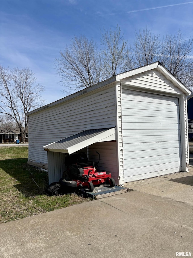 710 S Maple St, Cambria, IL 62915 - view of detached garage