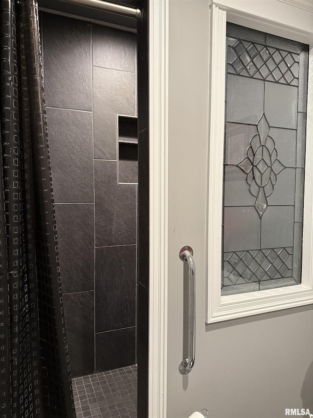 6180 Reevesville Rd, Grantsburg, IL 62943 - full bathroom with a tile shower
