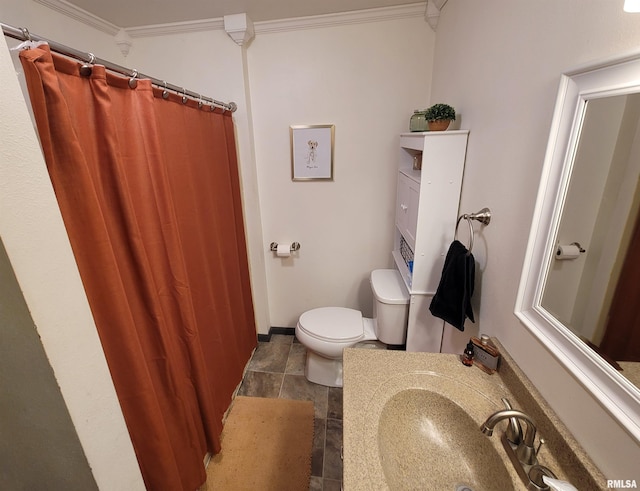 full bath with toilet, a sink, ornamental molding, and baseboards