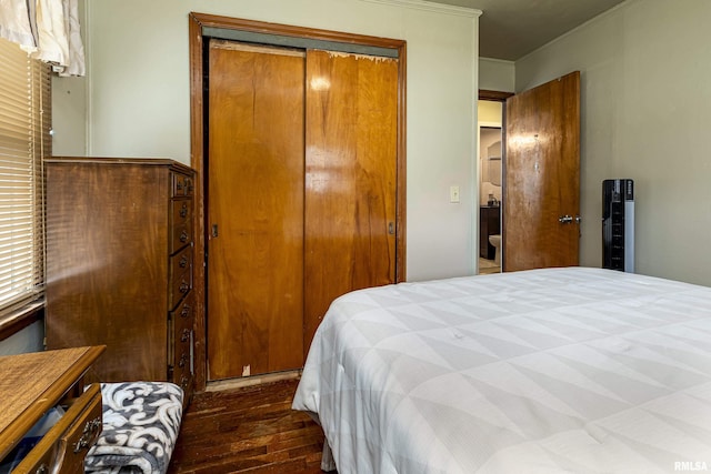 804 N Almond St, Carbondale, IL 62902 - bedroom with a closet, wood finished floors, and crown molding