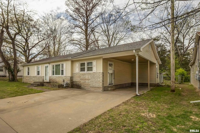 804 N Almond St, Carbondale, IL 62902 - single story home with an attached carport, a front yard, stone siding, and driveway