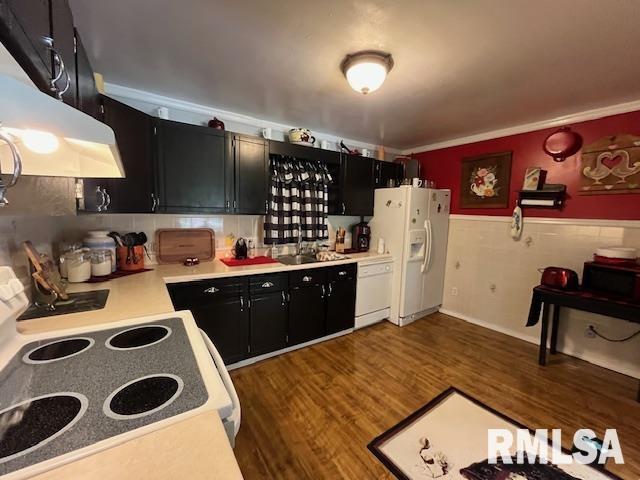 188 W Honeysuckle Dr, Elizabethtown, IL 62931 - kitchen featuring light countertops, white appliances, under cabinet range hood, a sink, and dark cabinetry