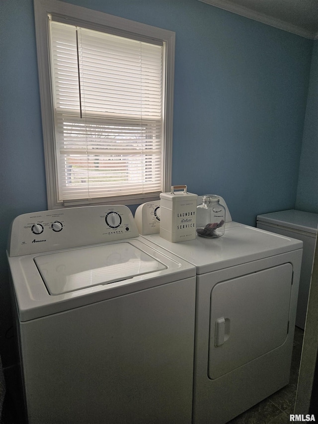 107 W Lincoln St, Harrisburg, IL 62946 - laundry room with independent washer and dryer, laundry area, and ornamental molding