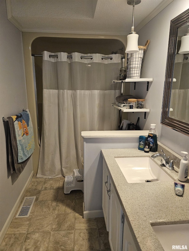 107 W Lincoln St, Harrisburg, IL 62946 - full bathroom with crown molding, a textured ceiling, vanity, visible vents, and a shower with shower curtain