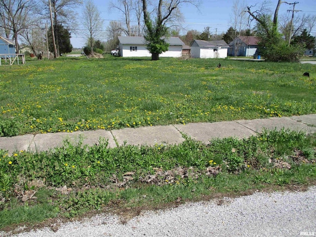 1111 E Bond St, Benton, IL 62812