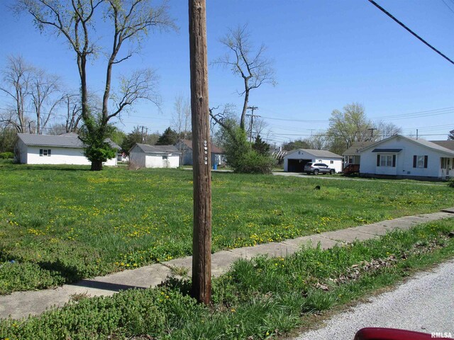 1111 E Bond St, Benton, IL 62812