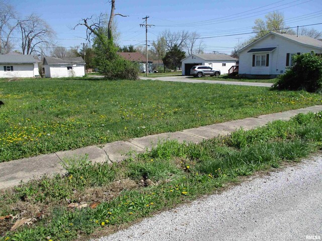 1111 E Bond St, Benton, IL 62812