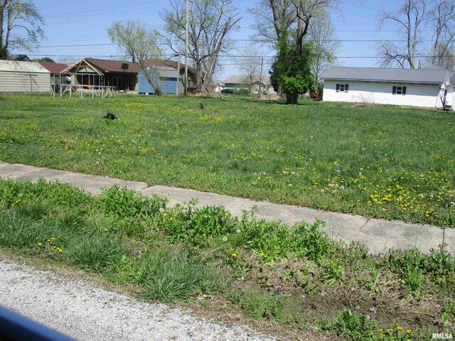 1111 E Bond St, Benton, IL 62812
