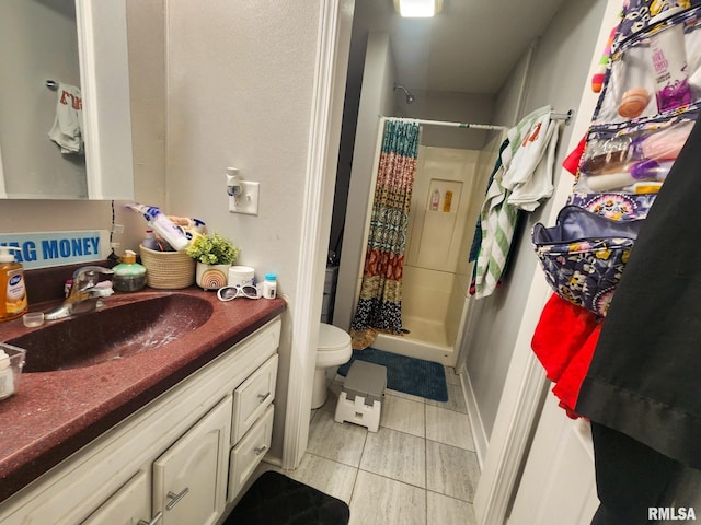 609 S Poplar St, Carbondale, IL 62901 - bathroom featuring toilet, vanity, and a stall shower