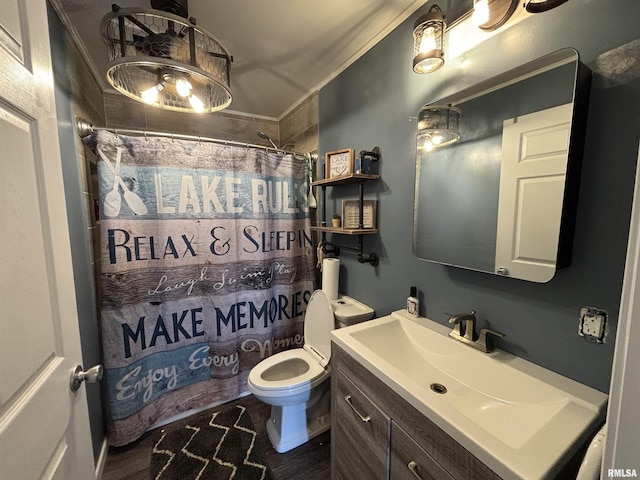 full bath featuring crown molding, toilet, curtained shower, and vanity