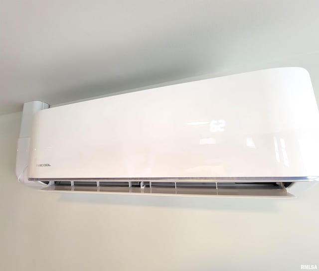 room details featuring an AC wall unit