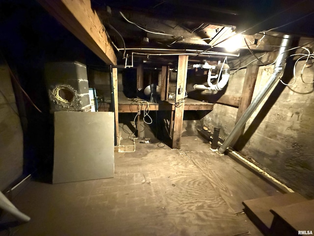 view of unfinished basement