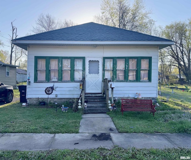 218 S Vincent St, Salem, IL 62881 - bungalow-style house with roof with shingles, entry steps, and a front lawn