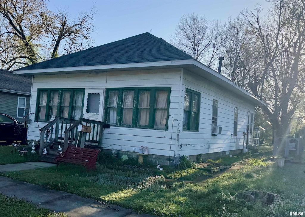 218 S Vincent St, Salem, IL 62881 - view of front of home featuring a shingled roof