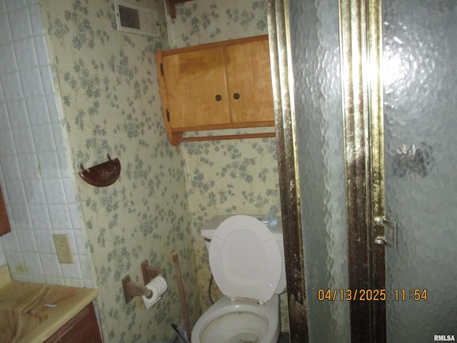 229 S James St, Centralia, IL 62801 - half bath featuring toilet, wallpapered walls, and visible vents