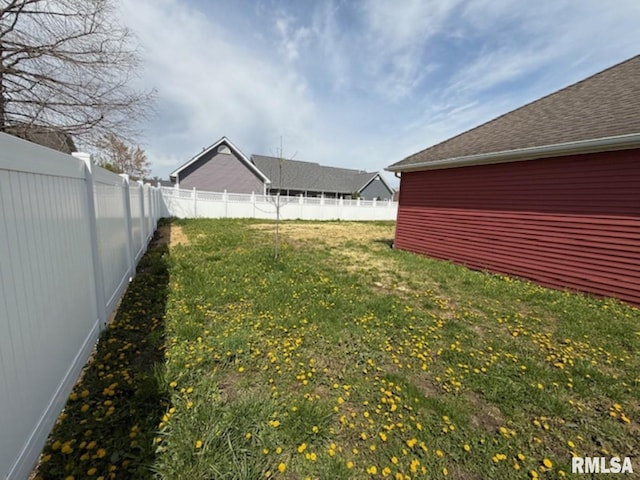 view of yard featuring a fenced backyard
