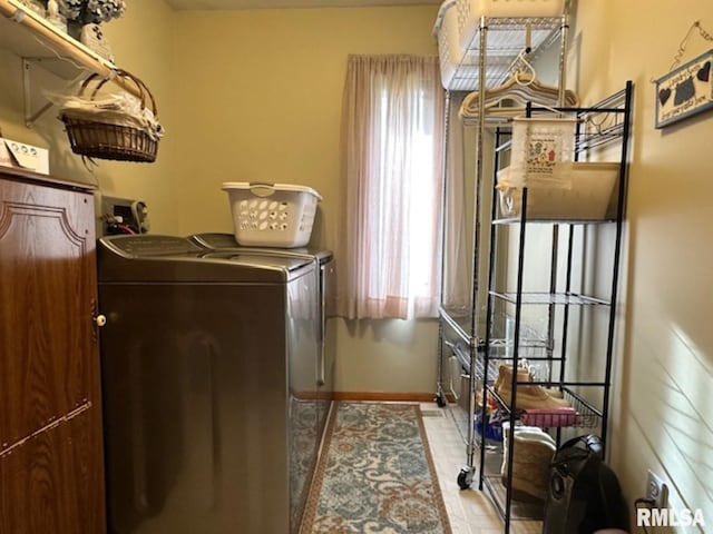3 Suburban Dr, Murphysboro, IL 62966 - laundry area featuring washing machine and dryer, baseboards, and laundry area