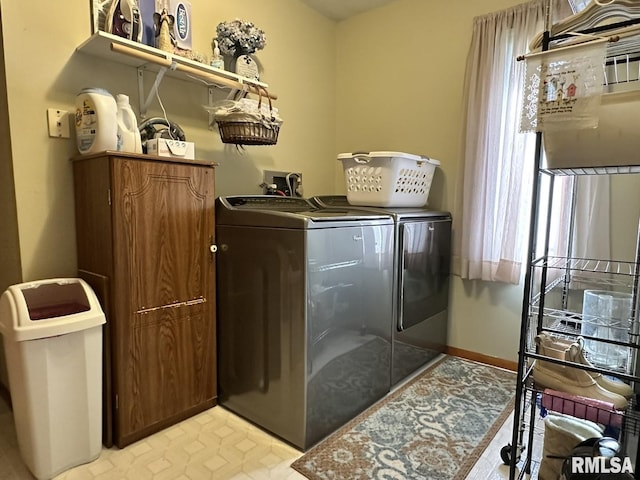 3 Suburban Dr, Murphysboro, IL 62966 - laundry room featuring independent washer and dryer and laundry area