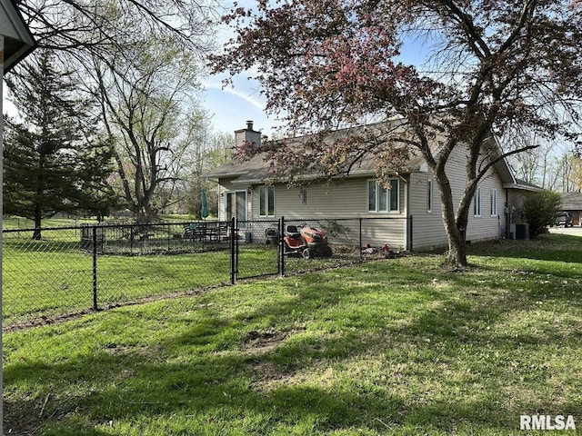 3 Suburban Dr, Murphysboro, IL 62966 - view of yard featuring a gate and fence
