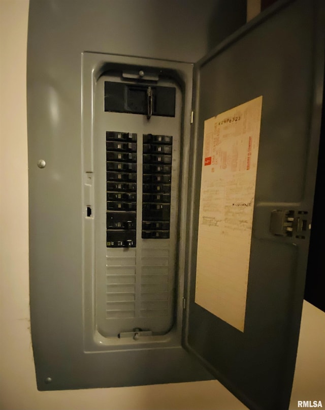214 W Locust St, Harrisburg, IL 62946 - utilities with electric panel