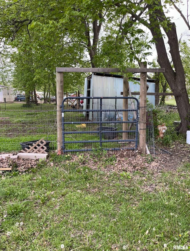 15 Lincoln St, Stonefort, IL 62987 - exterior space featuring an outdoor structure and fence
