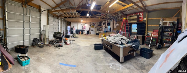 15 Lincoln St, Stonefort, IL 62987 - garage with a workshop area