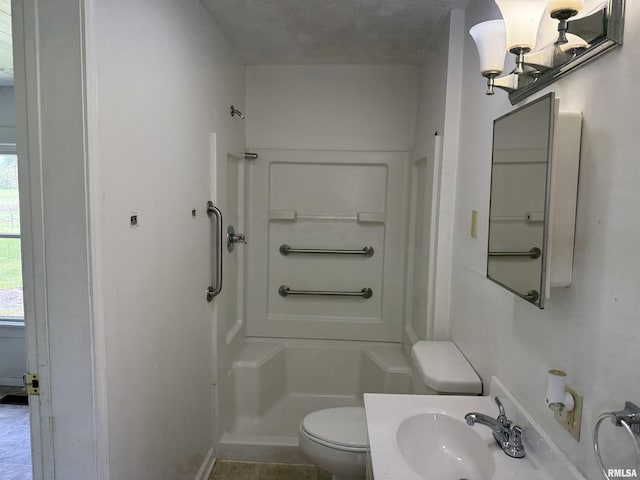 531 N Bush Ave, Hurst, IL 62949 - full bath with walk in shower, baseboards, a sink, and toilet