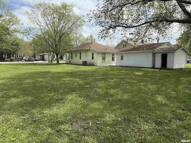 531 N Bush Ave, Hurst, IL 62949 - exterior space featuring central AC