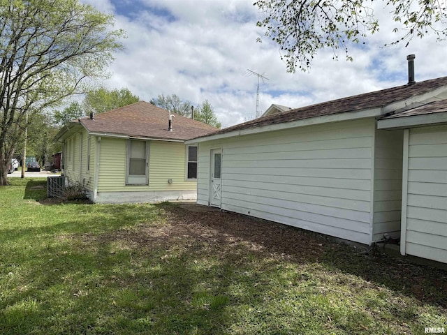 531 N Bush Ave, Hurst, IL 62949 - back of house with a lawn