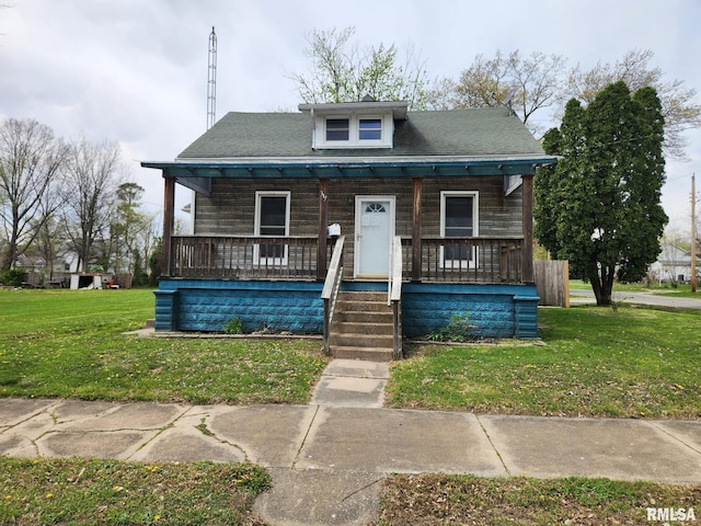 317 N Washington St, Sparta, IL 62286 - bungalow featuring a porch and a front lawn