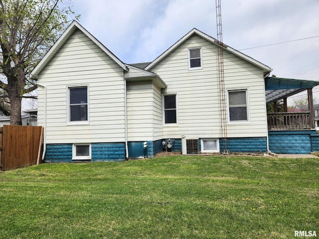 317 N Washington St, Sparta, IL 62286 - rear view of property with fence, a lawn, and central air condition unit