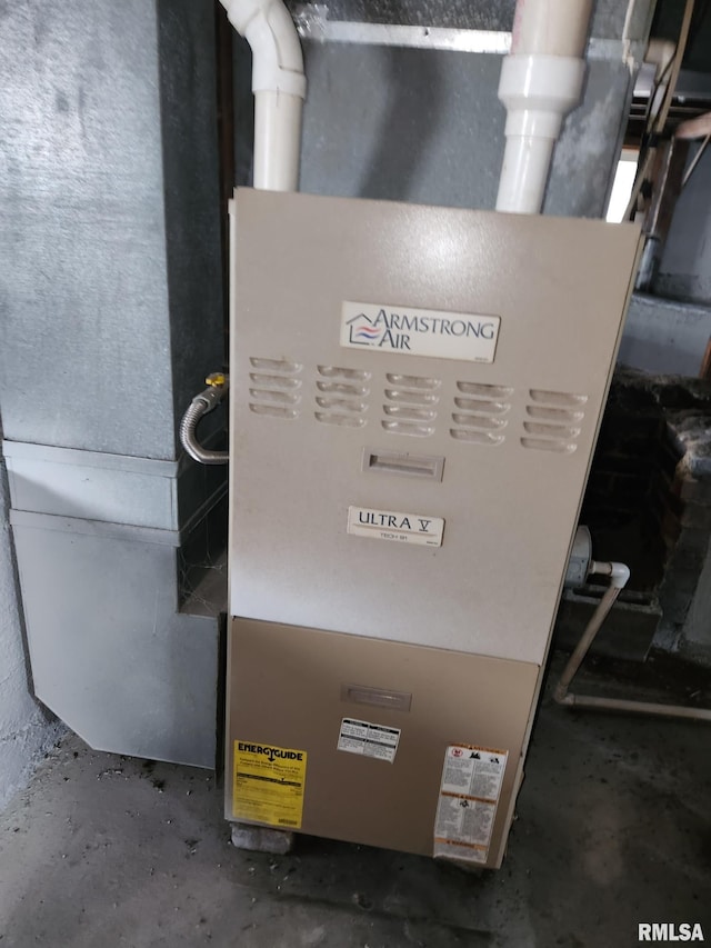 317 N Washington St, Sparta, IL 62286 - utilities featuring heating unit