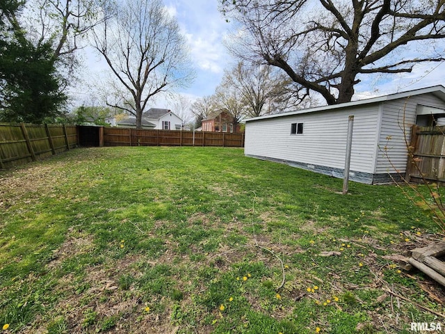 317 N Washington St, Sparta, IL 62286 - view of yard featuring a fenced backyard