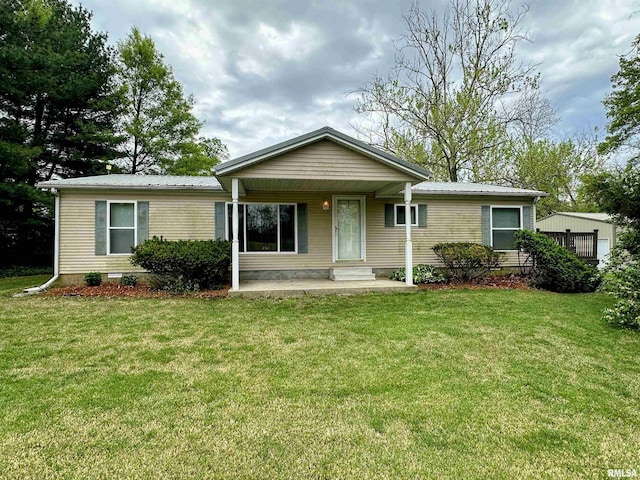 15079 E Gibson Rd, Mount Vernon, IL 62864 - single story home with a front yard and metal roof