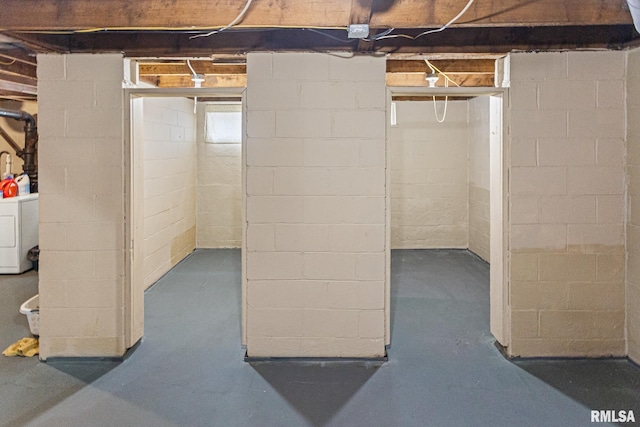basement with washer / dryer