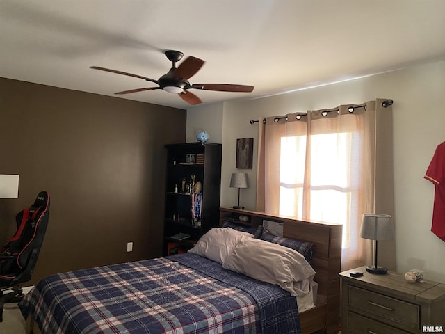bedroom with ceiling fan