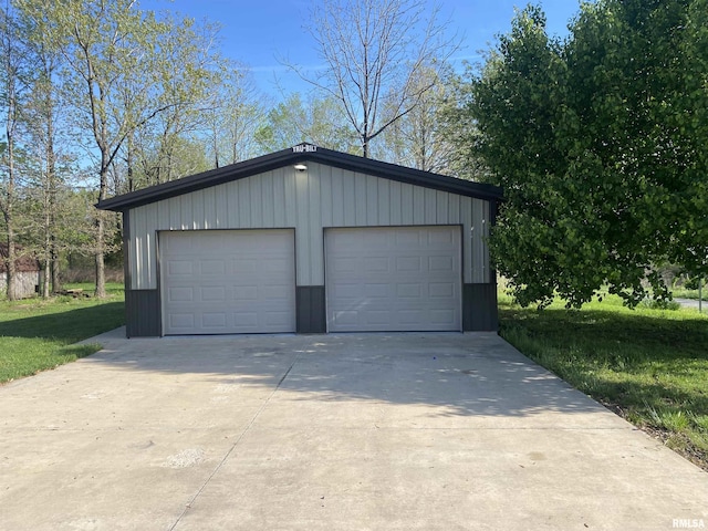 view of detached garage