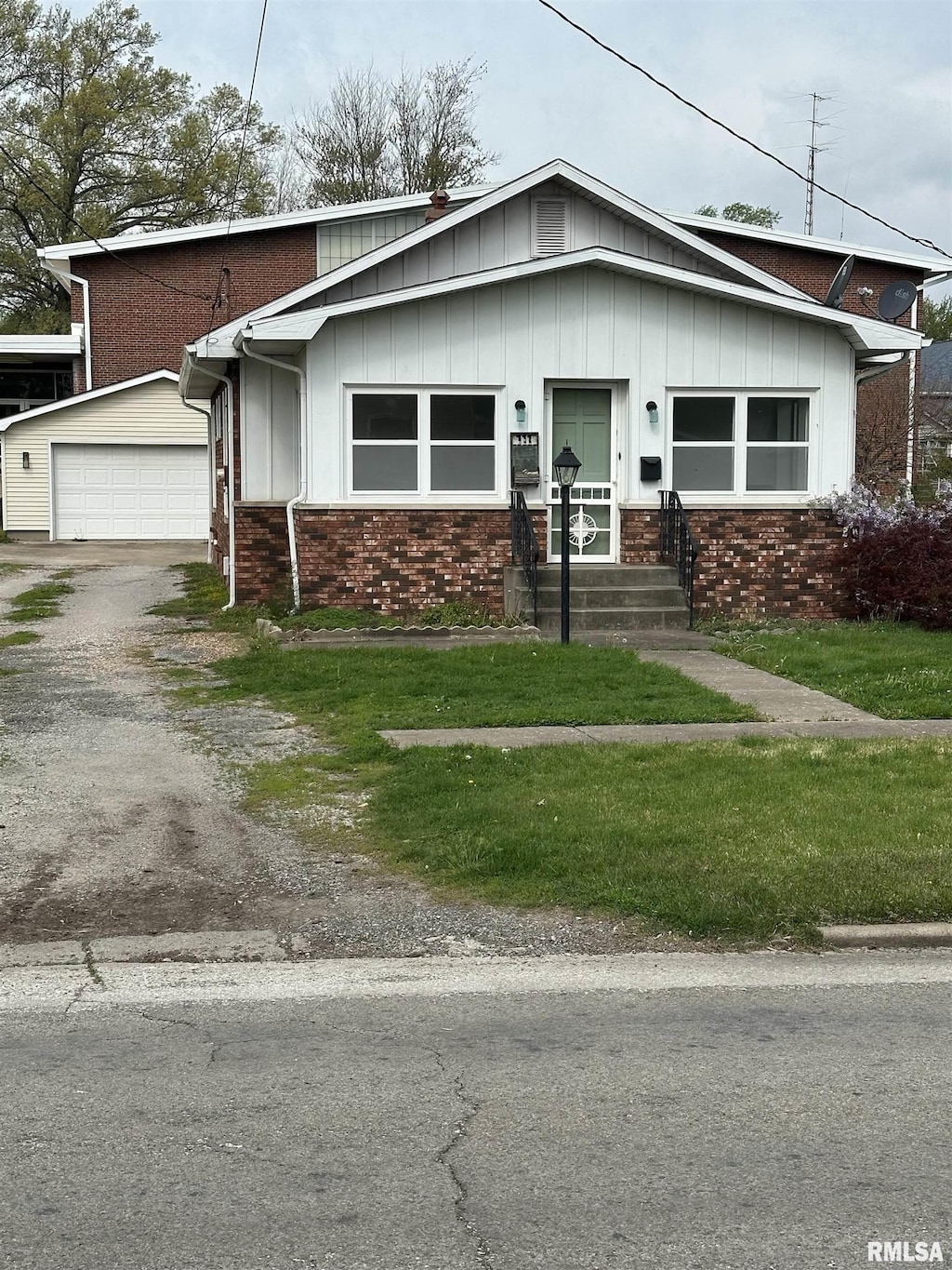 111 S Line St, Duquoin, IL 62832 - photo 1