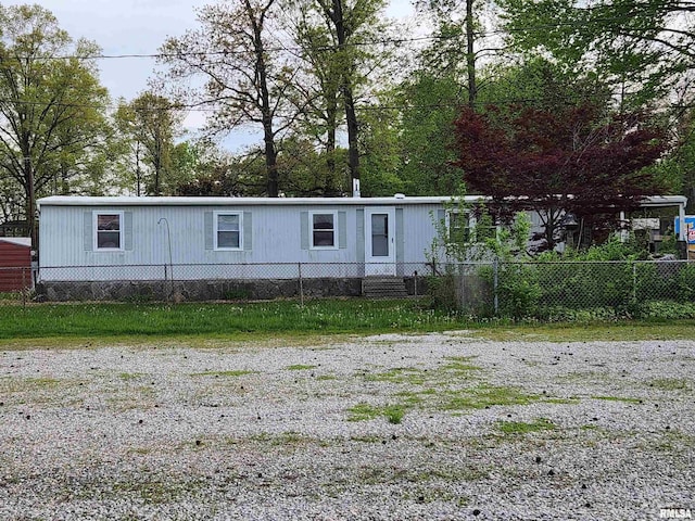 14625 E E Il Highway 15, Mount Vernon, IL 62864 - manufactured / mobile home featuring a fenced front yard