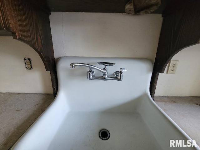 room details featuring a sink