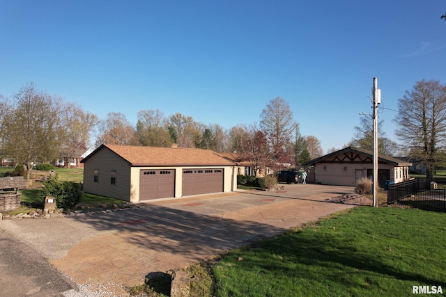 view of front facade featuring a garage, fence, and a front yard