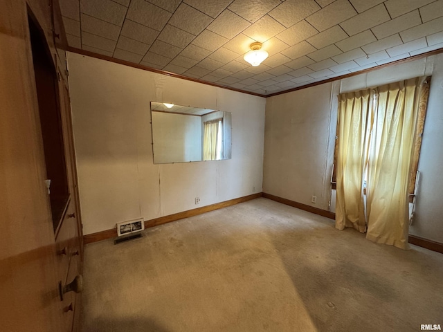 unfurnished room with visible vents, plenty of natural light, ornamental molding, and baseboards