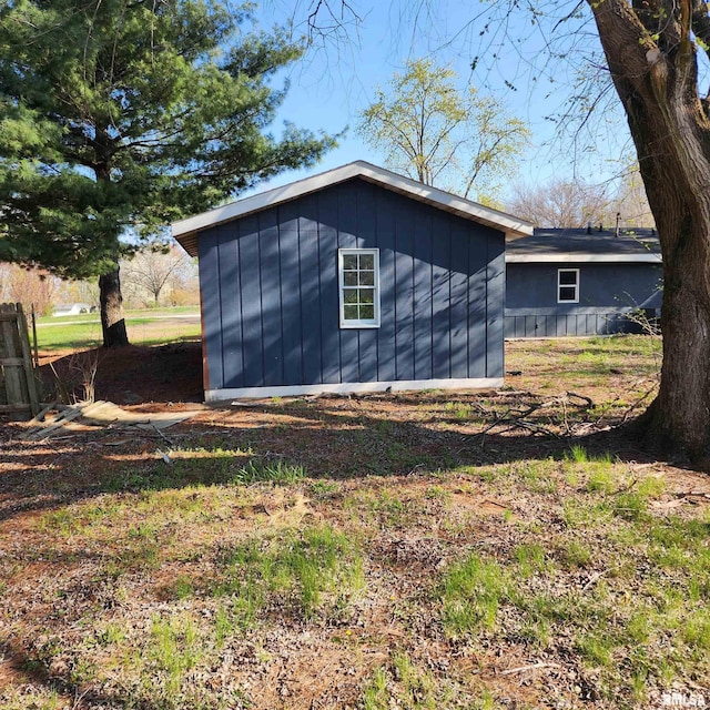 view of outbuilding featuring an outbuilding