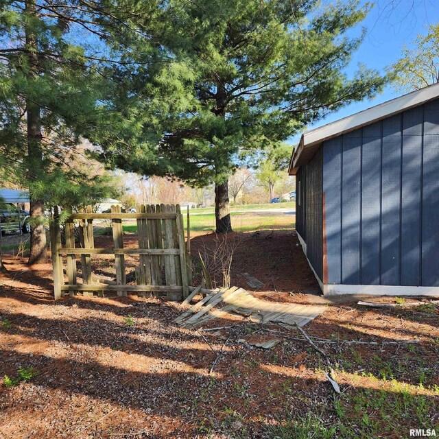 view of yard with fence and an outbuilding