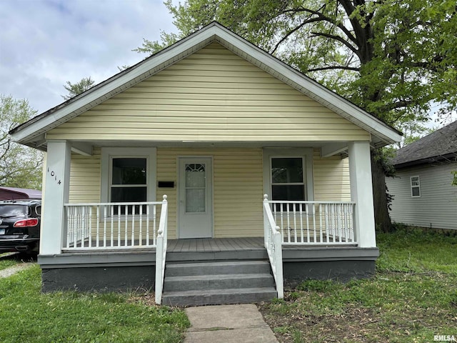 1014 E Broadway St, Centralia, IL 62801 - view of front of property featuring a porch