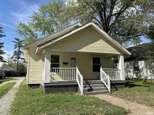 1014 E Broadway St, Centralia, IL 62801 - bungalow-style house with covered porch