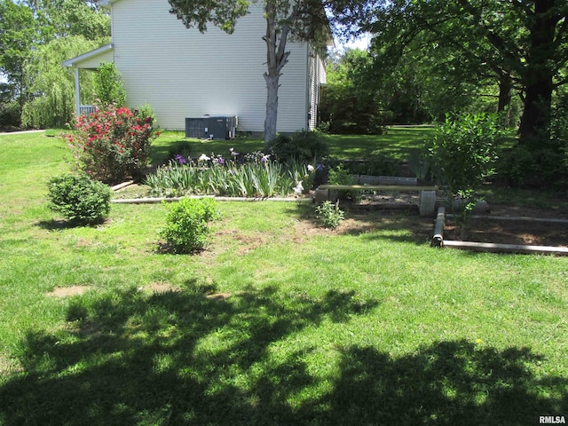 1607 Marion St, Carterville, IL 62918 - view of green lawn featuring cooling unit