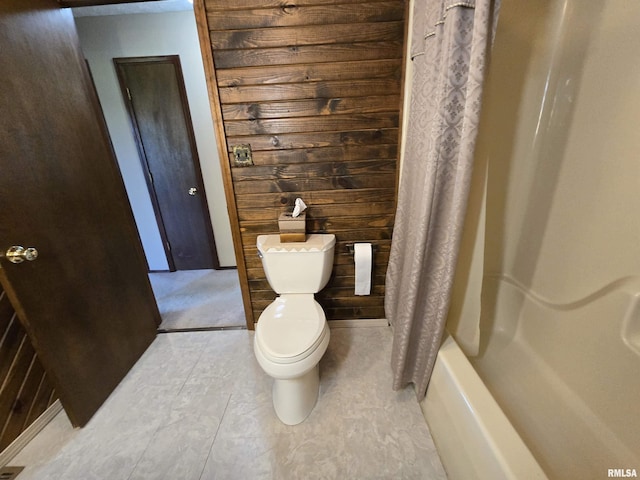 full bathroom featuring toilet